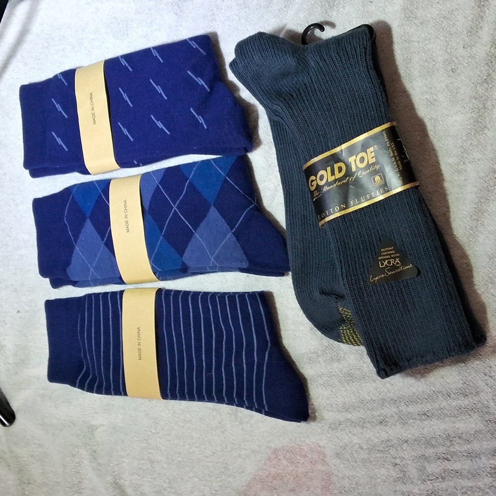 🆕️ Bundle of 4 men's blue dress socks